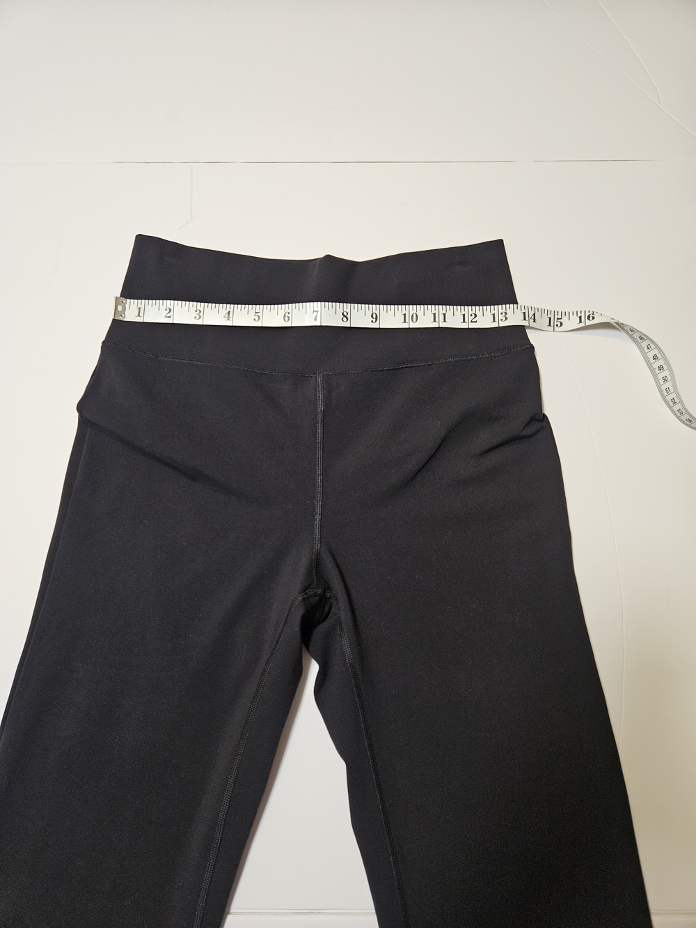 Vuori Ultra High Rise Flare Leggings Black Size M 31 Slimming Buttery Soft Yoga - Picture 10 of 16